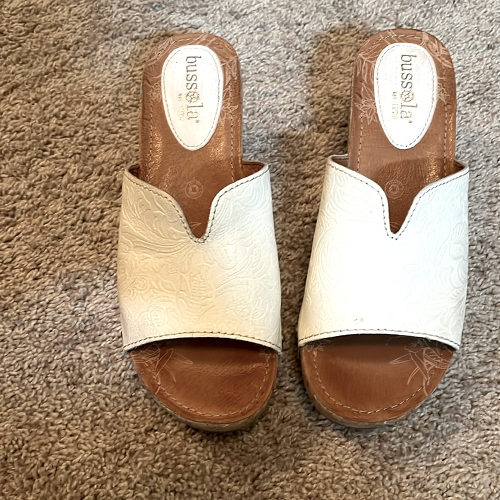 Bussolla off white wedges